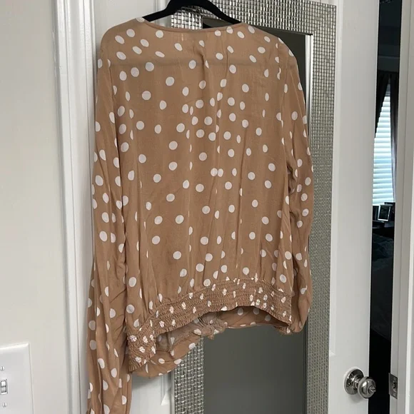 Torrid polka dot twist top - Picture 2 of 2